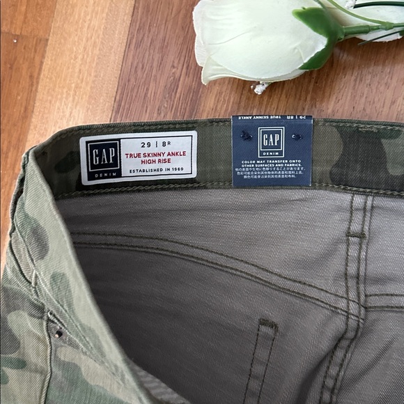 GAP Green Camouflage High-Rise Jeans - Picture 3 of 5